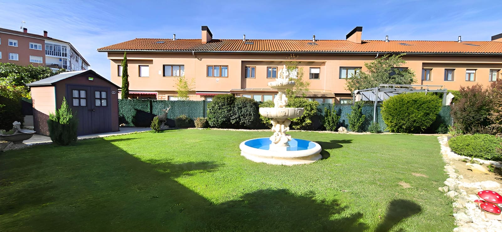 3 soverom Rekkehus til salgs i Alegria-Dulantzi med garasje - € 495 000 (Ref: 10184103)