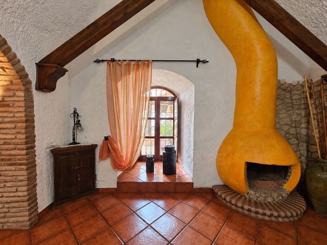 5 bedroom Finca/Country House for sale in Guadix with pool garage - € 445,000 (Ref: 10184105)