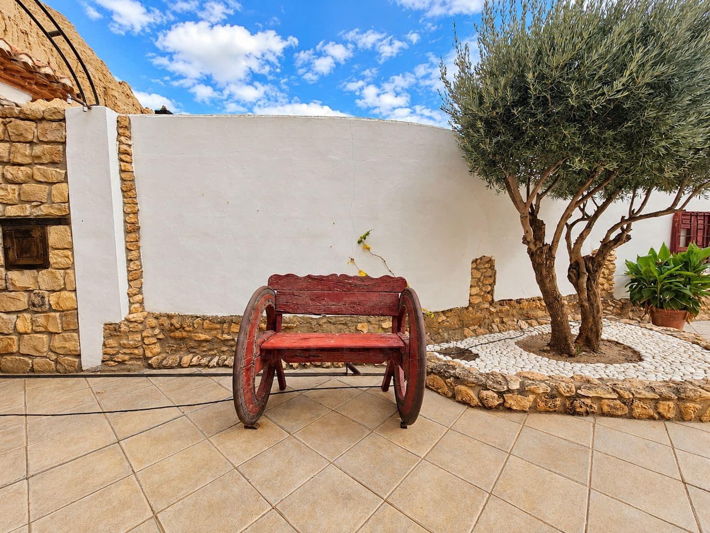 5 bedroom Finca/Country House for sale in Guadix with pool garage - € 445,000 (Ref: 10184105)