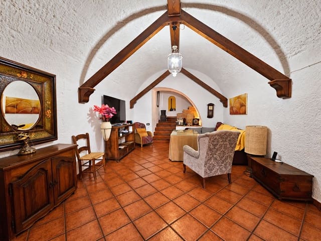 5 bedroom Finca/Country House for sale in Guadix with pool garage - € 445,000 (Ref: 10184105)
