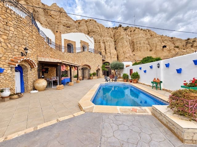 5 bedroom Finca/Country House for sale in Guadix with pool garage - € 445,000 (Ref: 10184105)