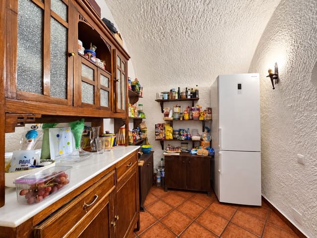 5 bedroom Finca/Country House for sale in Guadix with pool garage - € 445,000 (Ref: 10184105)