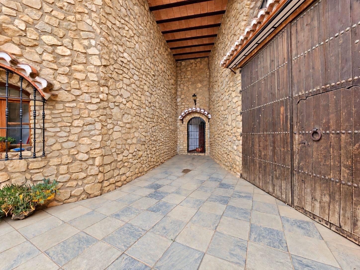 5 bedroom Finca/Country House for sale in Guadix with pool garage - € 445,000 (Ref: 10184105)