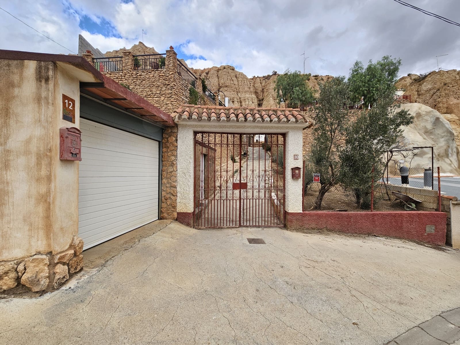 5 bedroom Finca/Country House for sale in Guadix with pool garage - € 445,000 (Ref: 10184105)