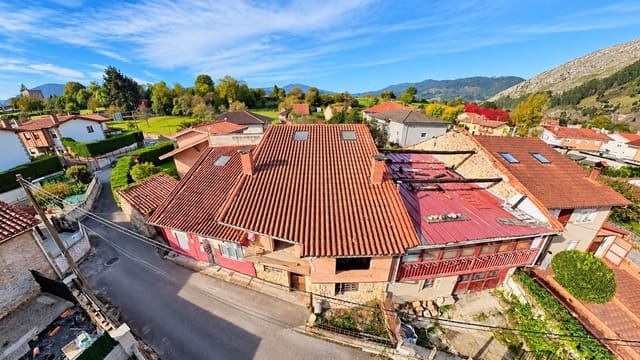 5 soveværelse Rækkehus til salg i San Felices de Buelna med garage - € 160.000 (Ref: 10184114)