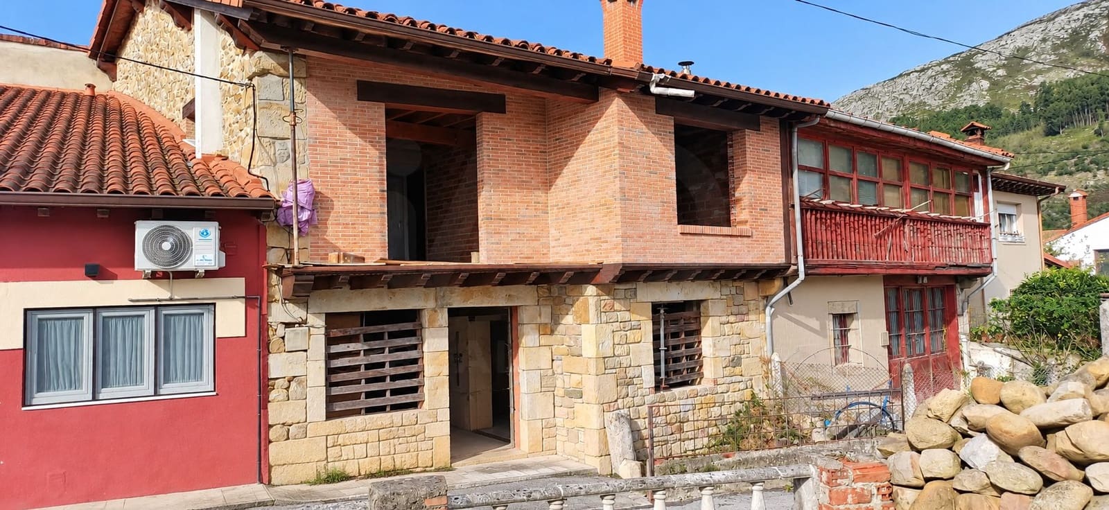 5 quarto Moradia em Banda para venda em San Felices de Buelna com garagem - 160 000 € (Ref: 10184114)