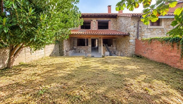 5 soveværelse Rækkehus til salg i San Felices de Buelna med garage - € 160.000 (Ref: 10184114)