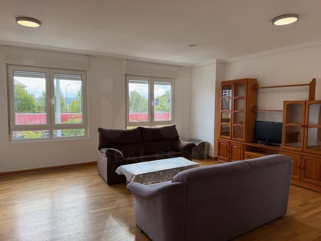 Apartamento de 3 habitaciones en León ciudad en alquiler - 900 € (Ref: 10184116)