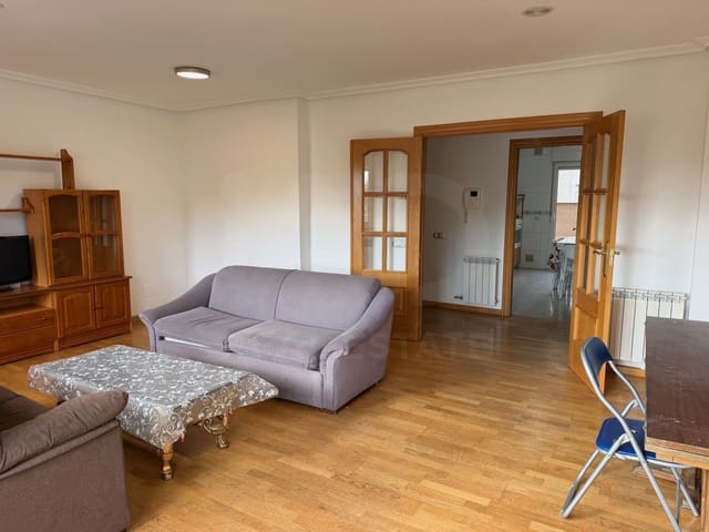 Apartamento de 3 habitaciones en León ciudad en alquiler - 900 € (Ref: 10184116)