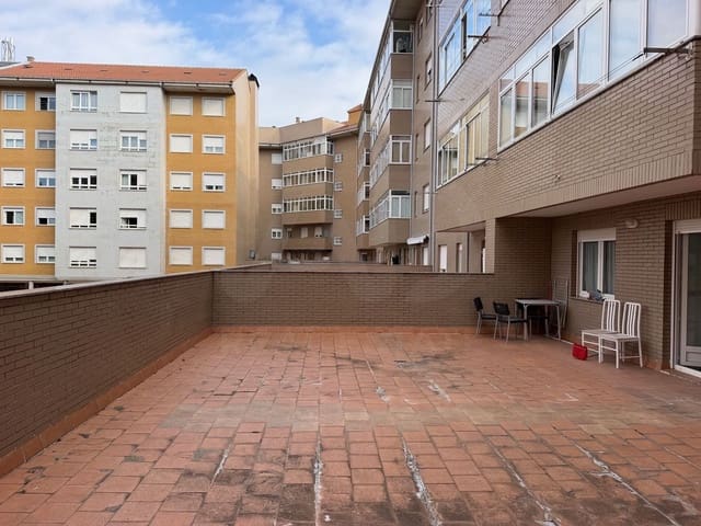 Apartamento de 3 habitaciones en León ciudad en alquiler - 900 € (Ref: 10184116)