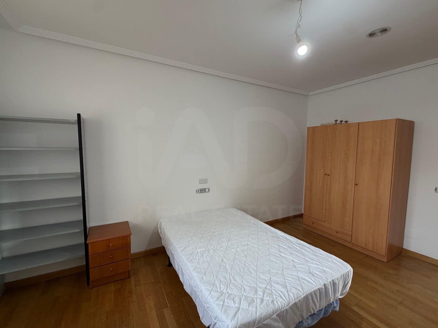 Apartamento de 3 habitaciones en León ciudad en alquiler - 900 € (Ref: 10184116)