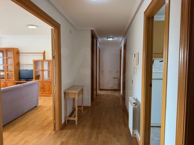 Apartamento de 3 habitaciones en León ciudad en alquiler - 900 € (Ref: 10184116)