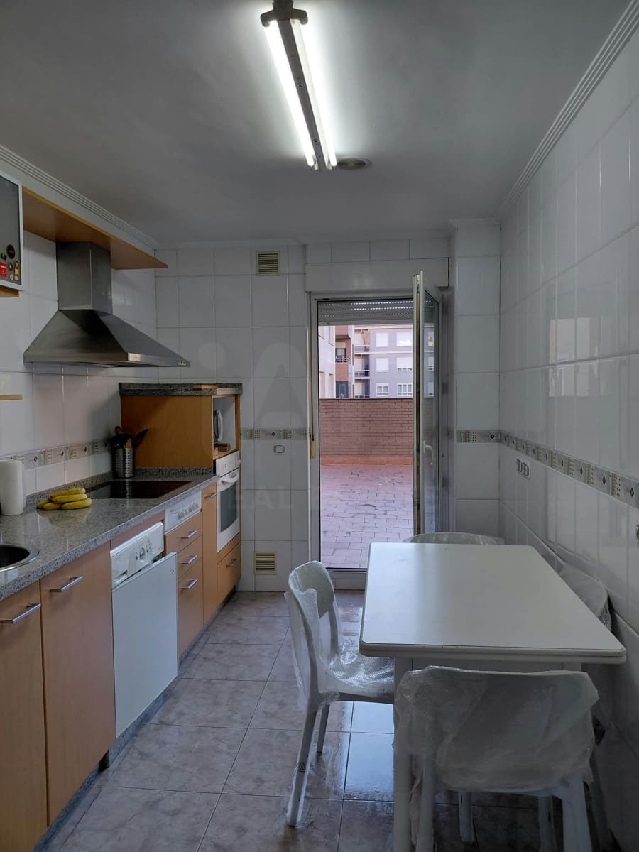 Apartamento de 3 habitaciones en León ciudad en alquiler - 900 € (Ref: 10184116)