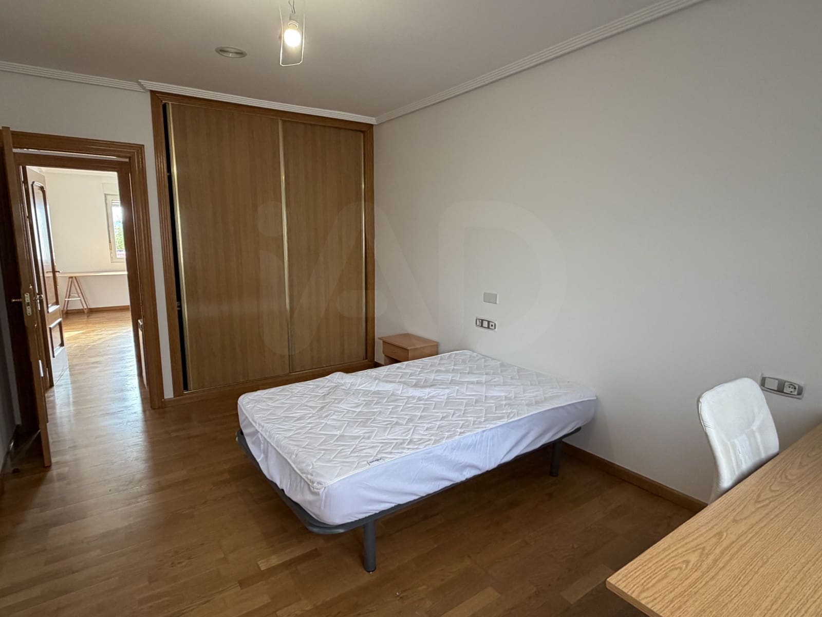 Apartamento de 3 habitaciones en León ciudad en alquiler - 900 € (Ref: 10184116)