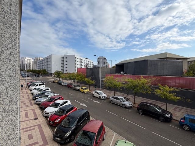 Apartamento de 3 habitaciones en León ciudad en alquiler - 900 € (Ref: 10184116)