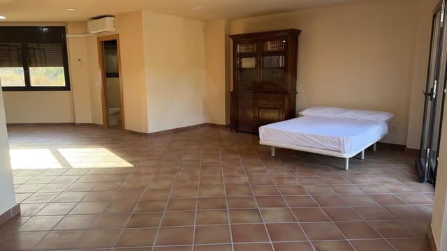 Villa/Maison de 3 chambres à louer à Ivars de Noguera - 1 300 € (Ref: 10184117)