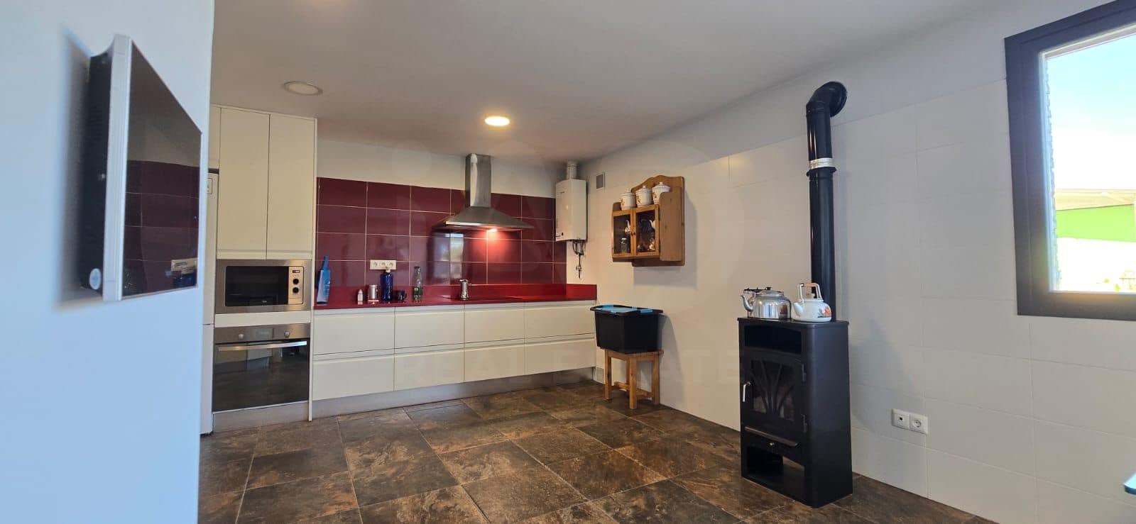 Huvila myytävänä paikassa San Roman de los Montes mukana 
autotalli - 330 000 € (Ref: 10184812)