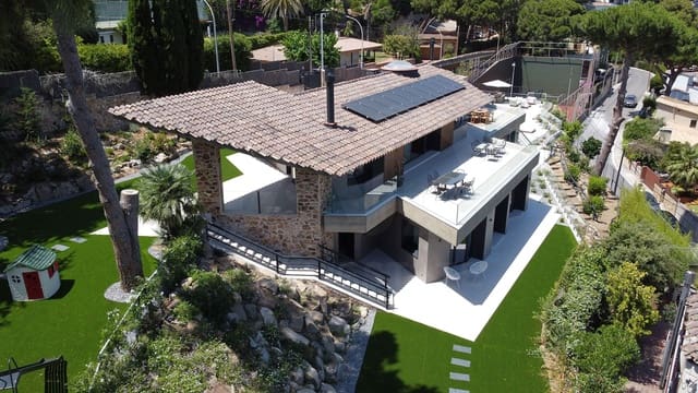 Byhus til salg i Premià de Dalt med swimmingpool garage - € 2.980.000 (Ref: 10186072)