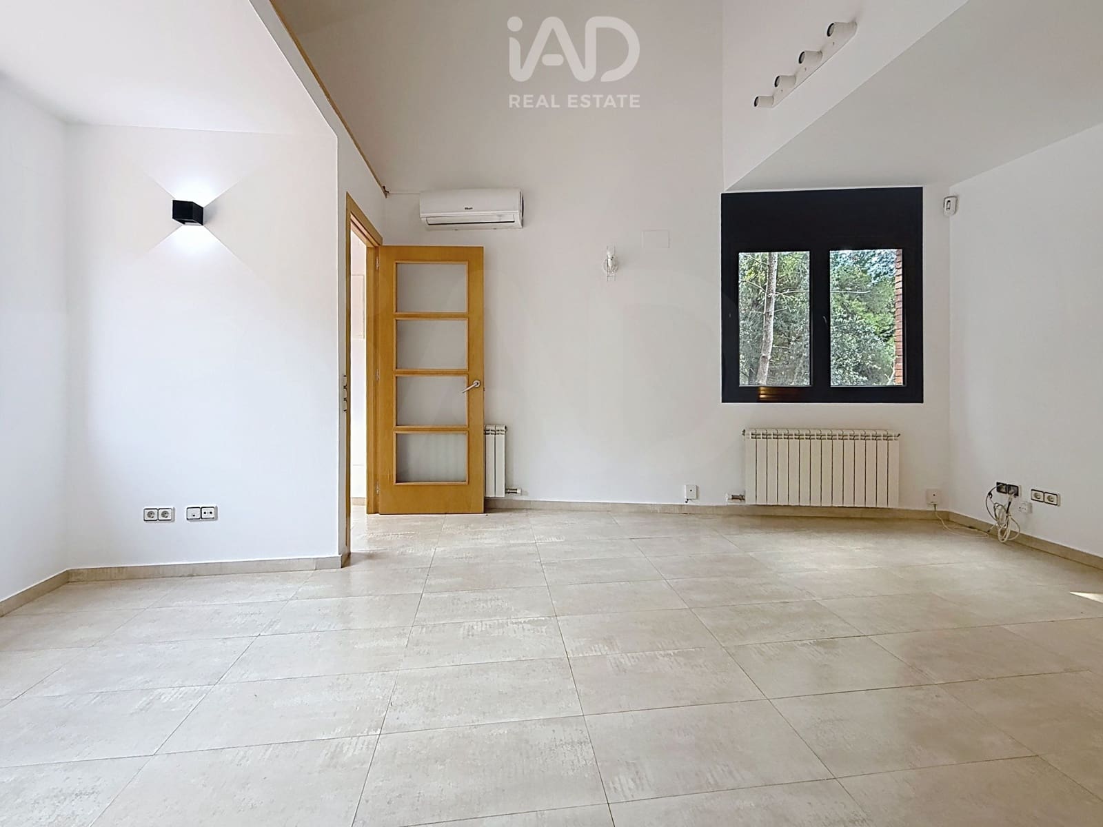 6 soverom Kjedet enebolig til salgs i Terrassa med garasje - € 719 000 (Ref: 10186310)