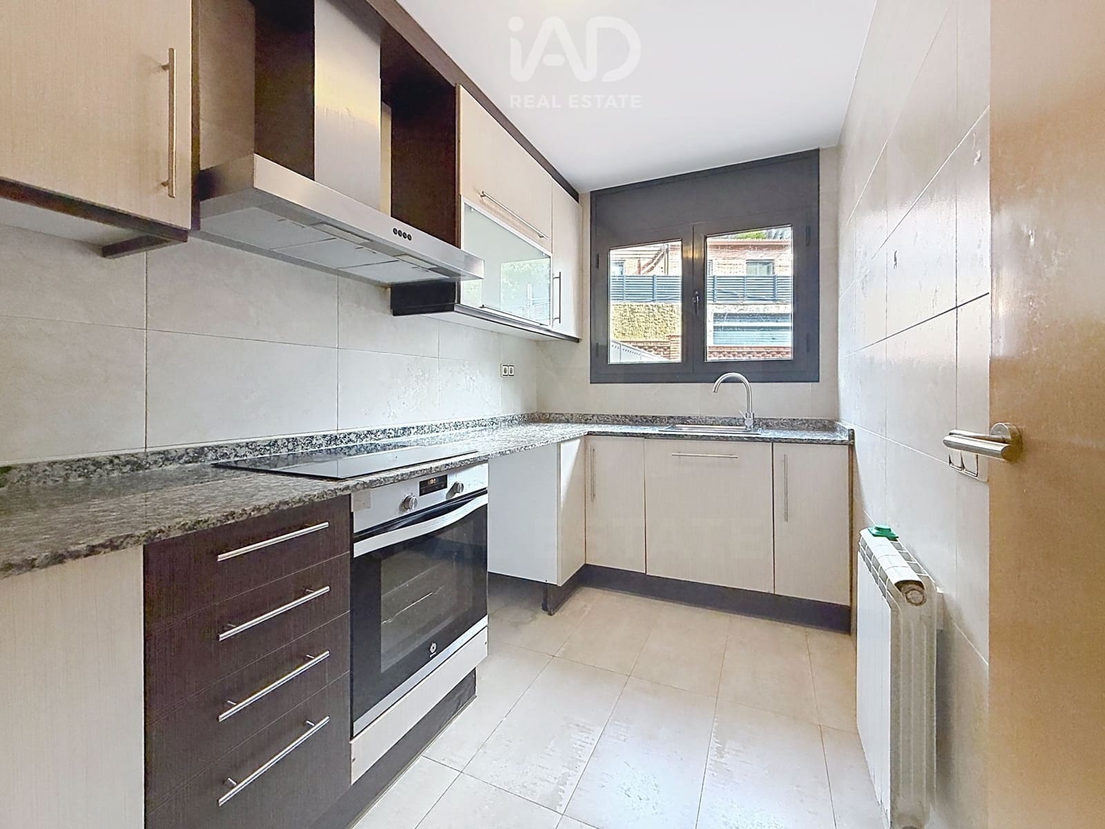 6 soverom Kjedet enebolig til salgs i Terrassa med garasje - € 719 000 (Ref: 10186310)
