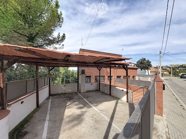 6 soverom Kjedet enebolig til salgs i Terrassa med garasje - € 719 000 (Ref: 10186310)