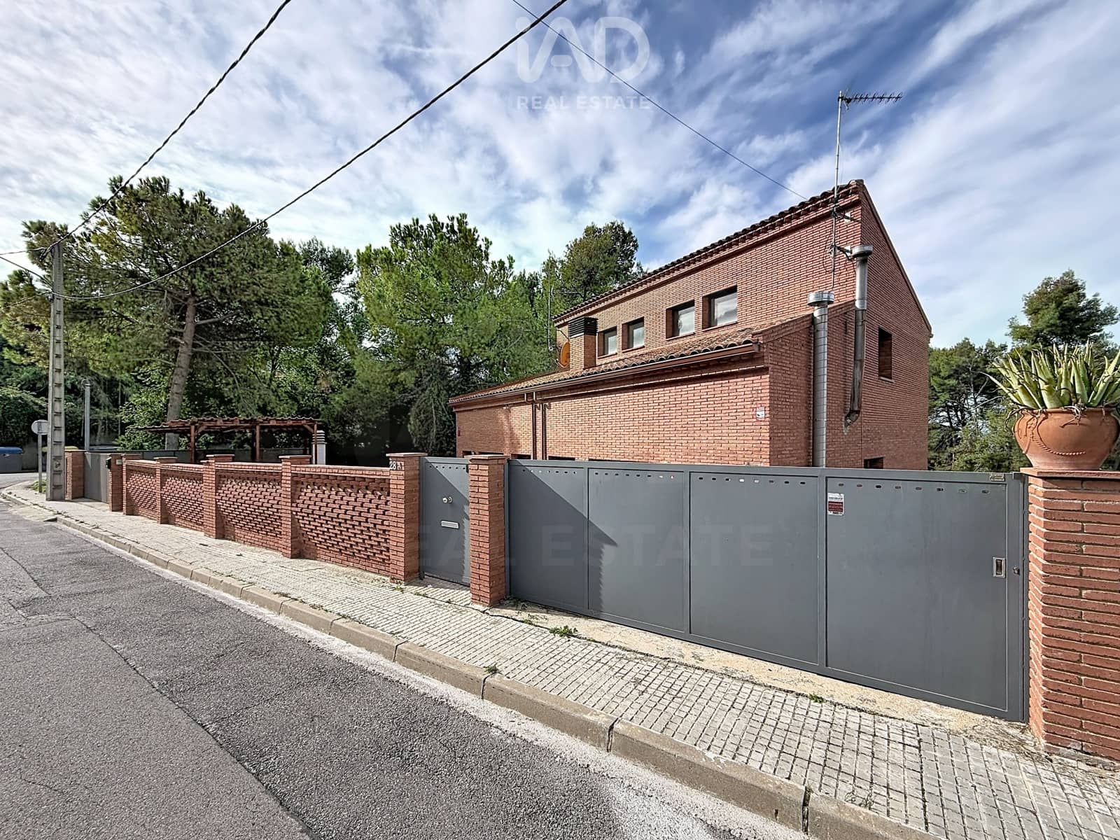 6 soverom Kjedet enebolig til salgs i Terrassa med garasje - € 719 000 (Ref: 10186310)