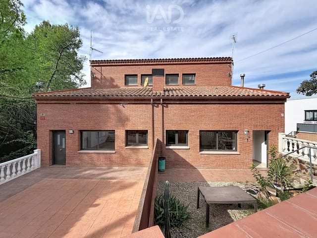6 soverom Kjedet enebolig til salgs i Terrassa med garasje - € 719 000 (Ref: 10186310)