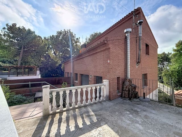 6 soverom Kjedet enebolig til salgs i Terrassa med garasje - € 719 000 (Ref: 10186310)