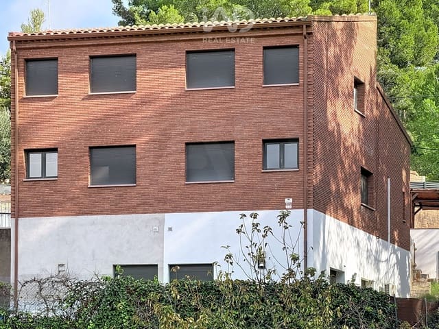 6 soverom Kjedet enebolig til salgs i Terrassa med garasje - € 719 000 (Ref: 10186310)