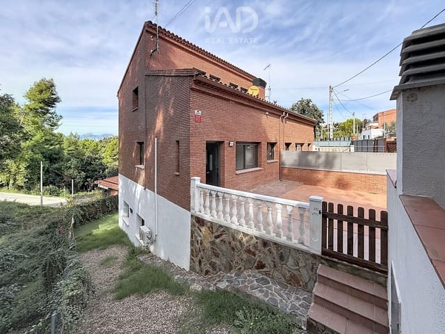 6 soverom Kjedet enebolig til salgs i Terrassa med garasje - € 719 000 (Ref: 10186310)