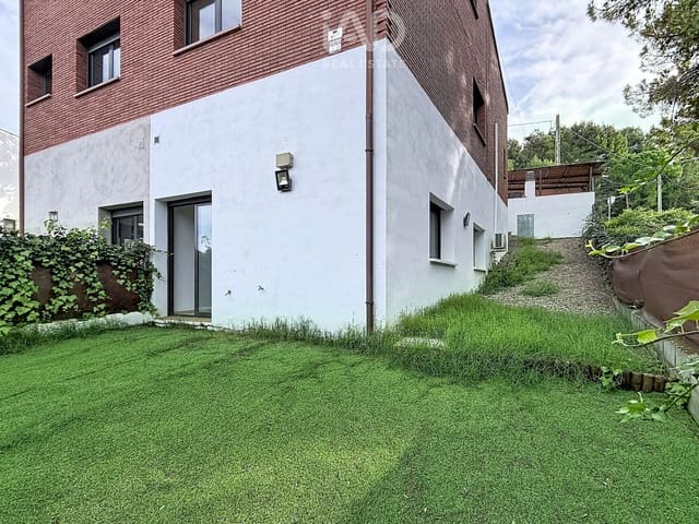 6 soverom Kjedet enebolig til salgs i Terrassa med garasje - € 719 000 (Ref: 10186310)