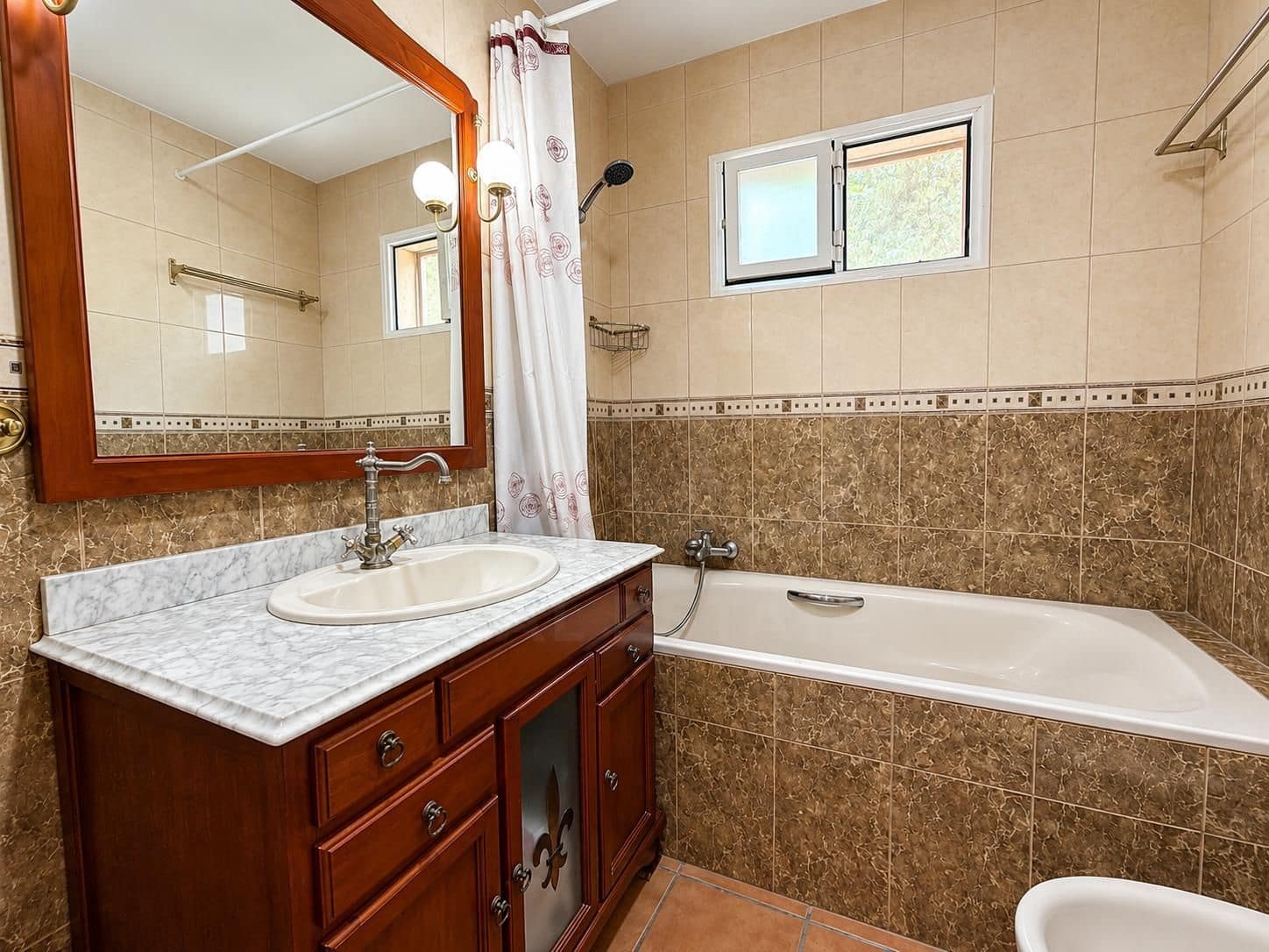Casa de 4 habitaciones en Alicante / Alacant ciudad en venta con piscina garaje - 398.000 € (Ref: 9987350)