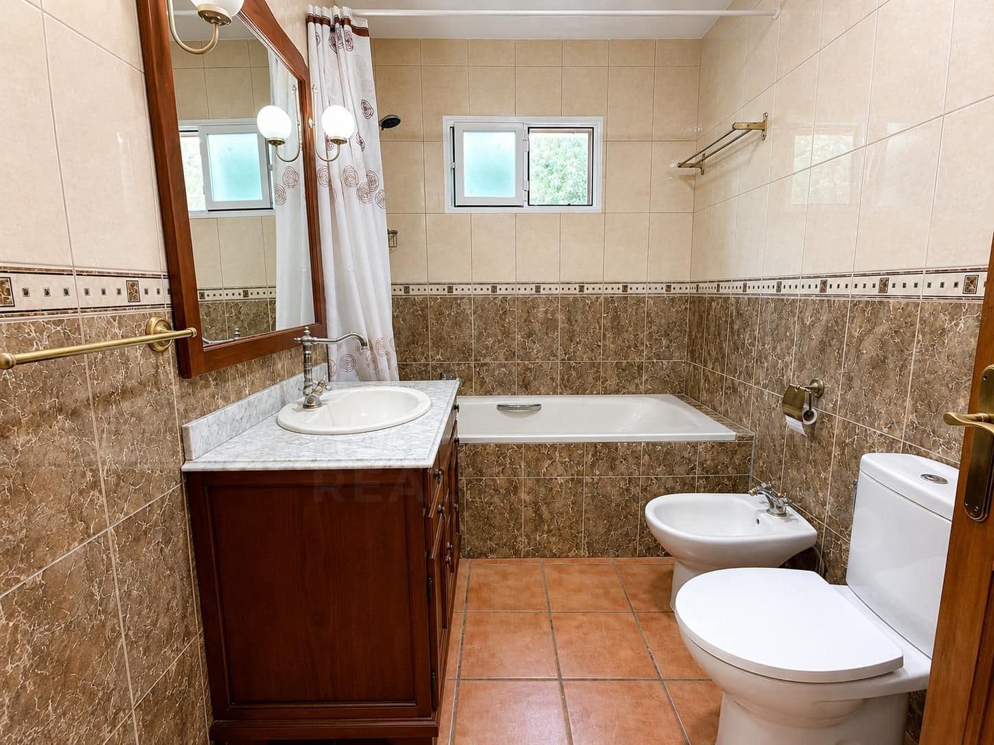 Casa de 4 habitaciones en Alicante / Alacant ciudad en venta con piscina garaje - 398.000 € (Ref: 9987350)