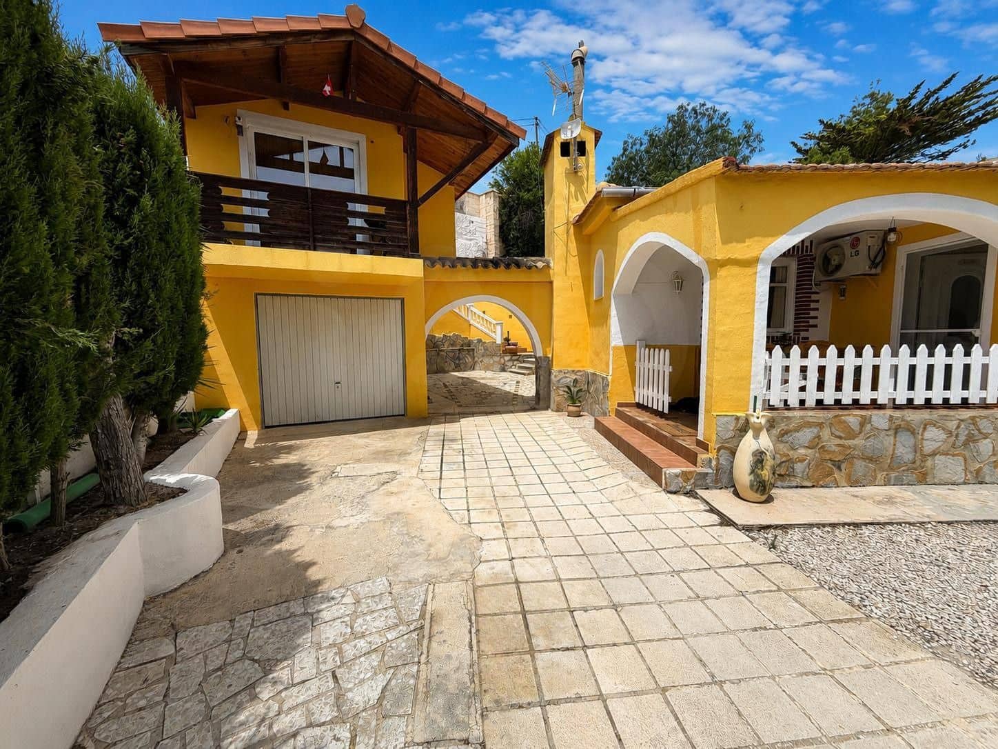 Casa de 4 habitaciones en Alicante / Alacant ciudad en venta con piscina garaje - 398.000 € (Ref: 9987350)
