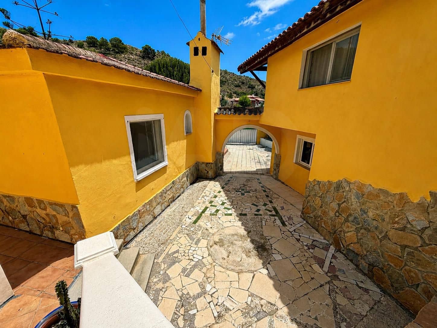 Casa de 4 habitaciones en Alicante / Alacant ciudad en venta con piscina garaje - 398.000 € (Ref: 9987350)
