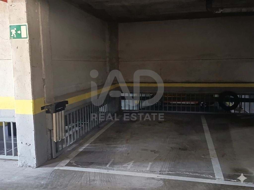 Garage til salg i Madrid by - € 18.000 (Ref: 9987359)