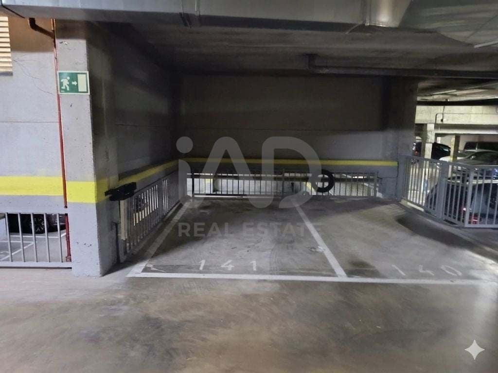 Garage til salg i Madrid by - € 18.000 (Ref: 9987359)