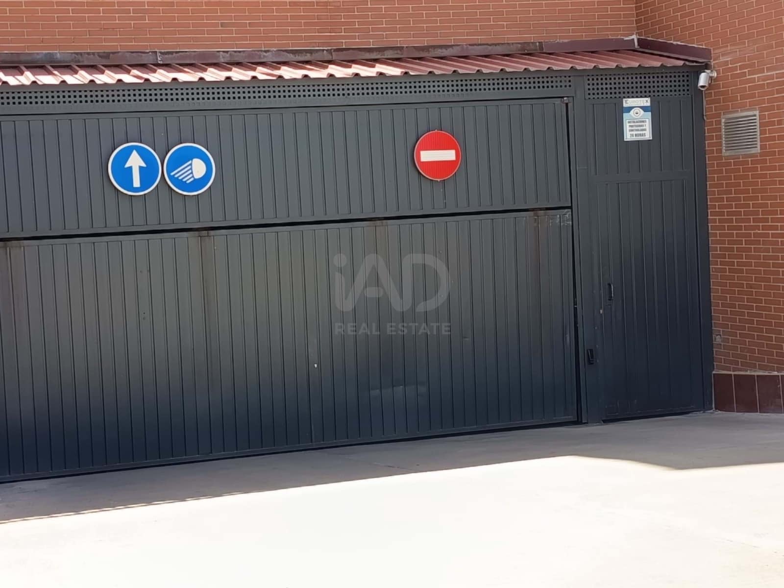 Garage til salg i Madrid by - € 18.000 (Ref: 9987359)
