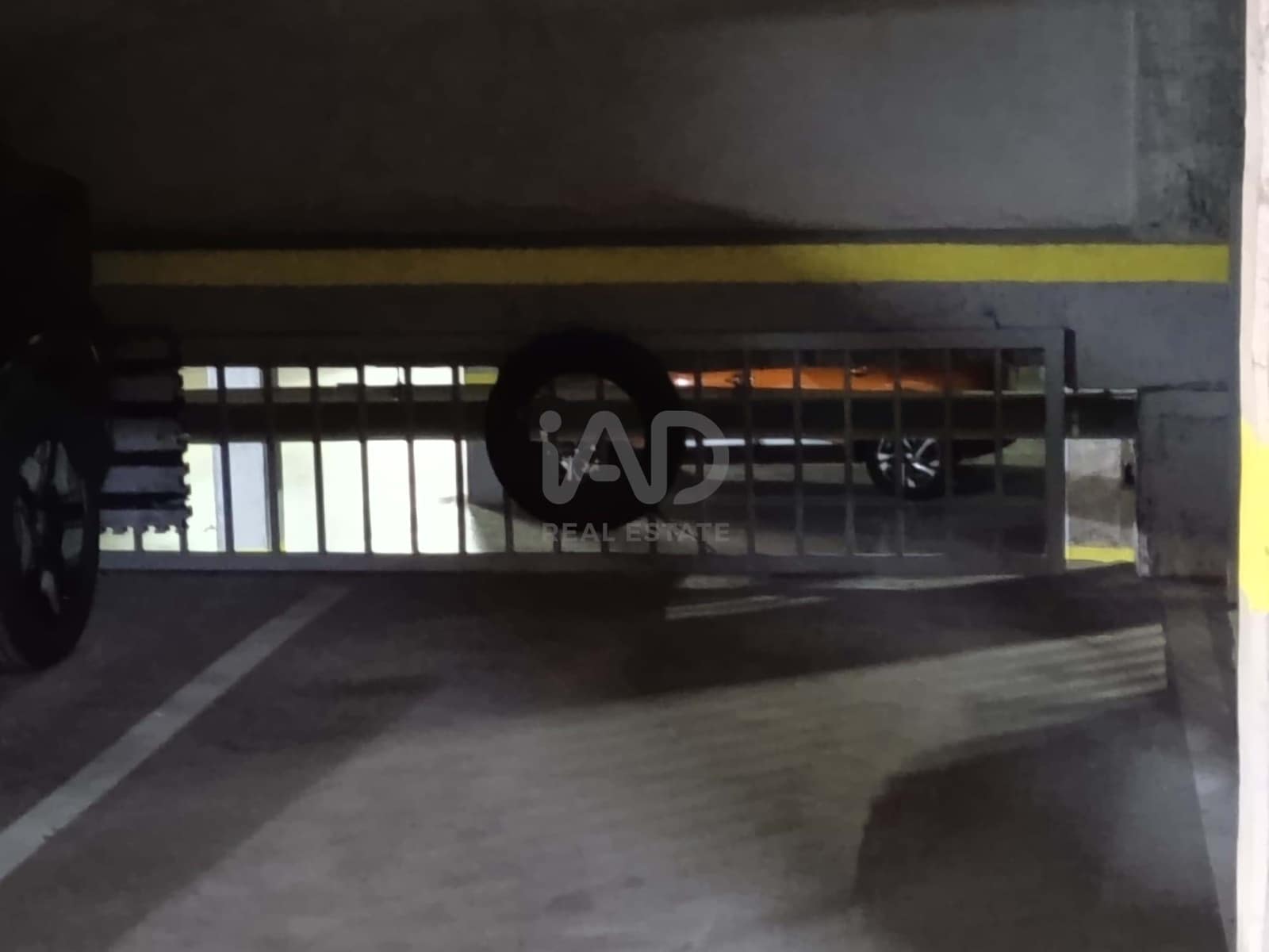 Garage til salg i Madrid by - € 18.000 (Ref: 9987359)