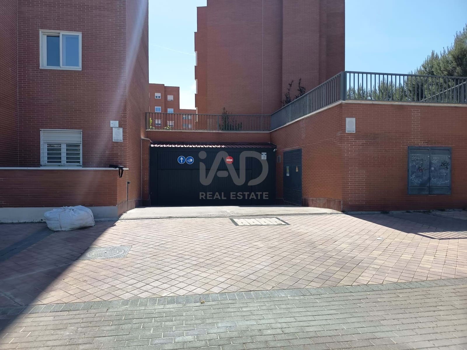 Garage til salg i Madrid by - € 18.000 (Ref: 9987359)
