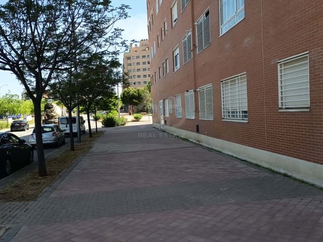 Garage till salu i Ensanche de Vallecas, Madrid stad - 18 000 € (Ref: 9987359)