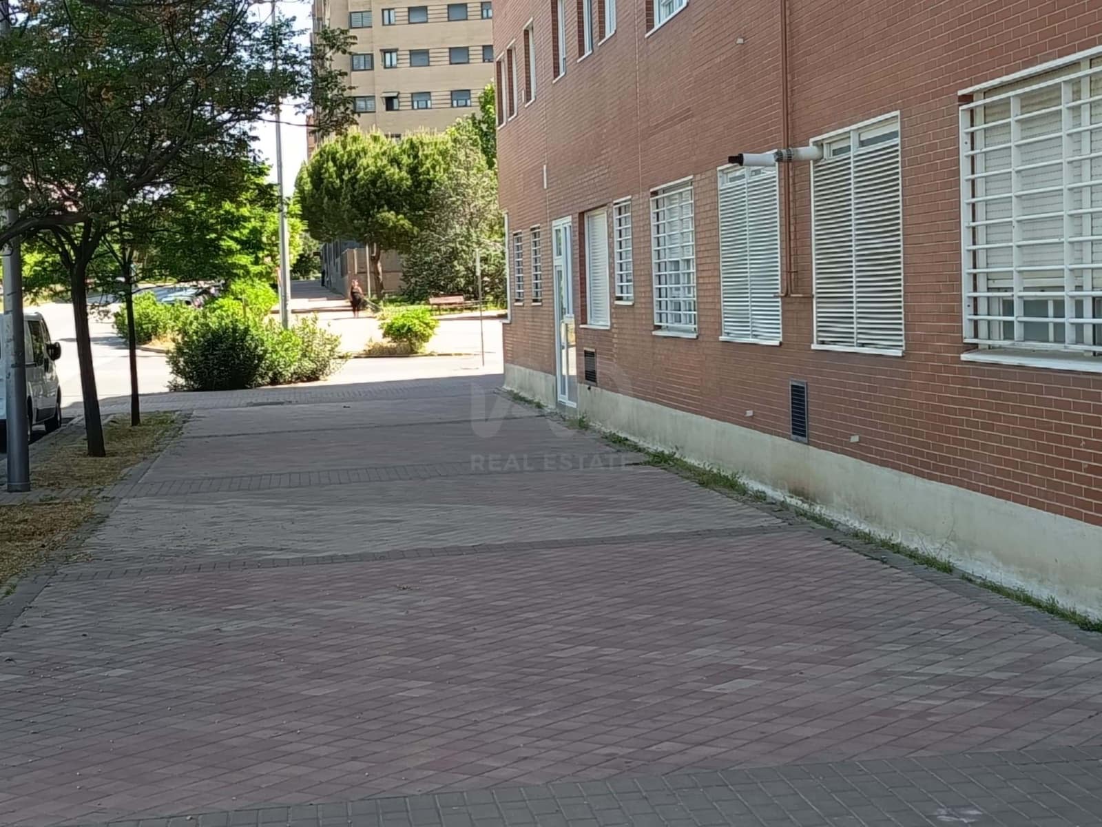 Garage til salg i Madrid by - € 18.000 (Ref: 9987359)