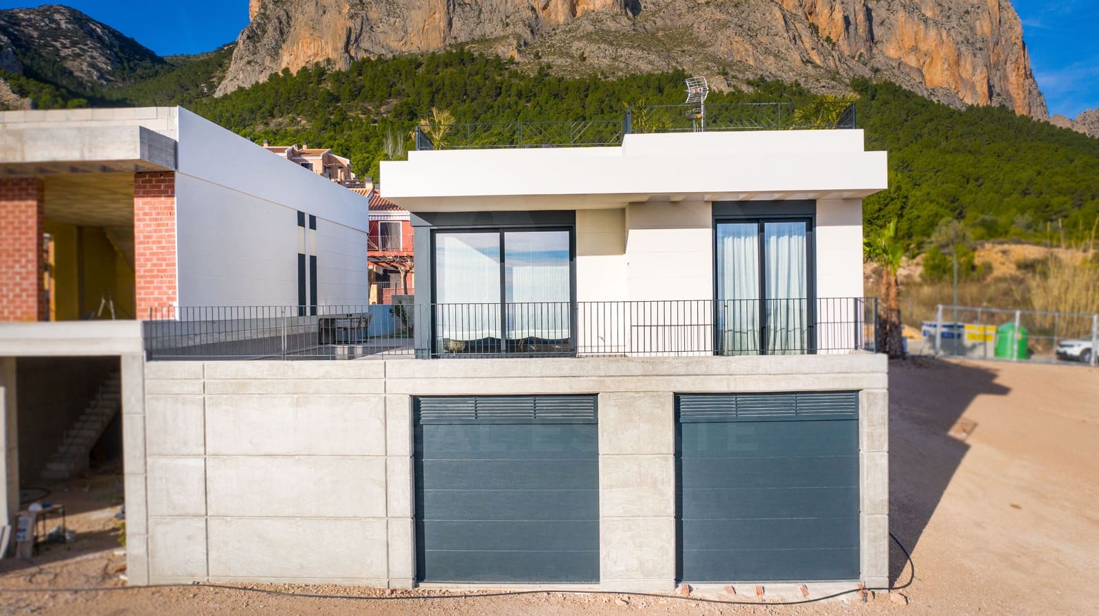 3 soveværelse Villa til salg i Polop med swimmingpool garage - € 470.000 (Ref: 9987361)