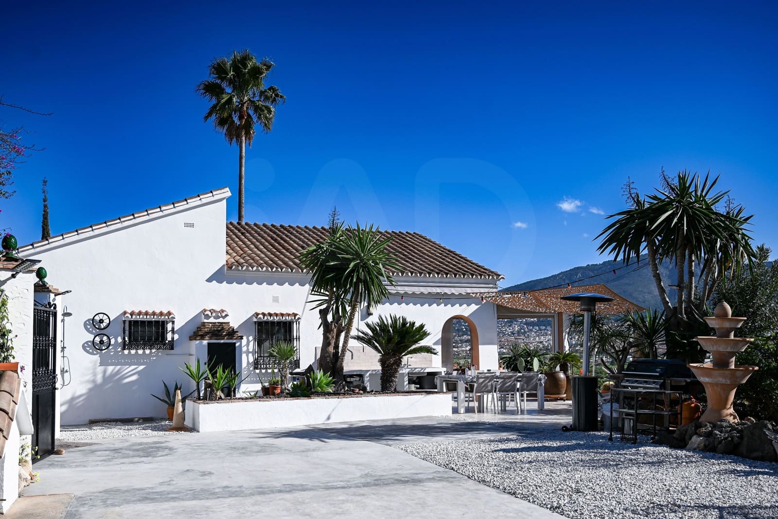 Casa de 4 habitaciones en Alhaurín de la Torre en venta con piscina garaje - 799.000 € (Ref: 9987365)