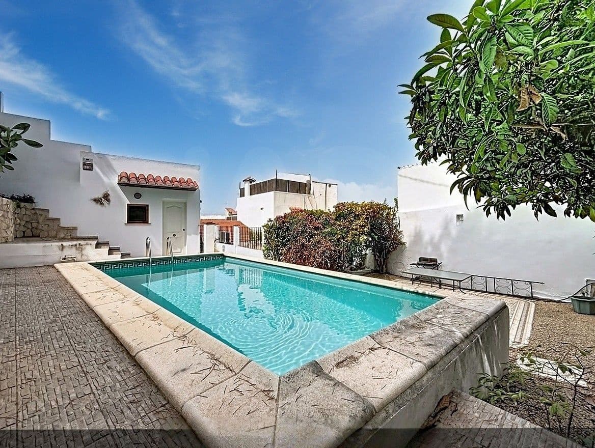 4 soverom Hus til salgs i Valencia by med svømmebasseng - € 250 000 (Ref: 9987373)