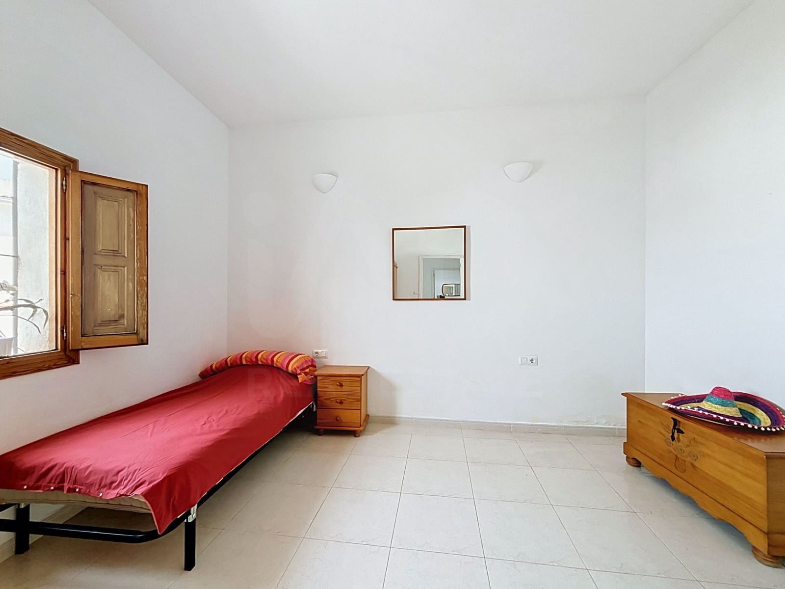 4 soverom Hus til salgs i Valencia by med svømmebasseng - € 250 000 (Ref: 9987373)
