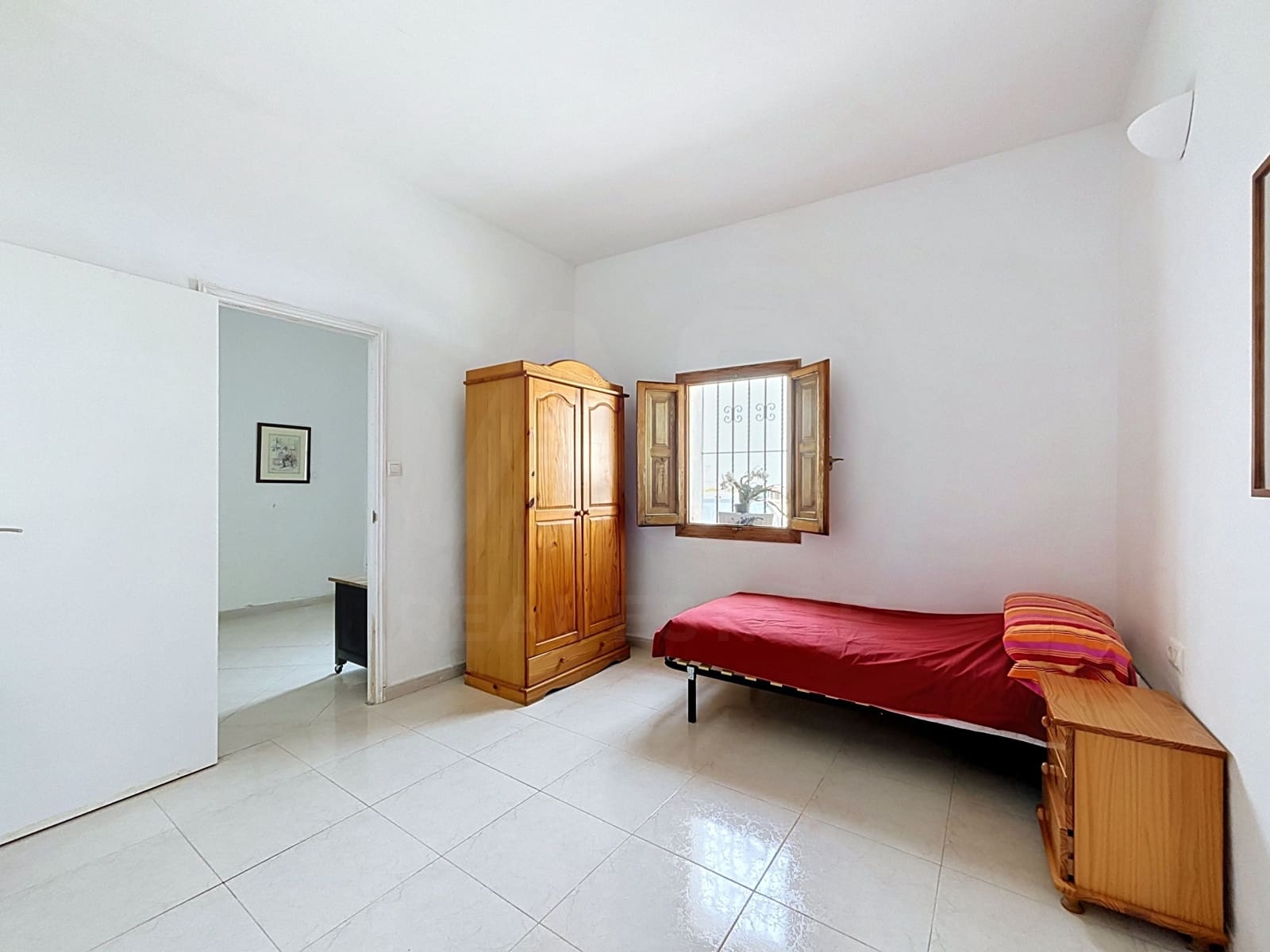 4 soverom Hus til salgs i Valencia by med svømmebasseng - € 250 000 (Ref: 9987373)