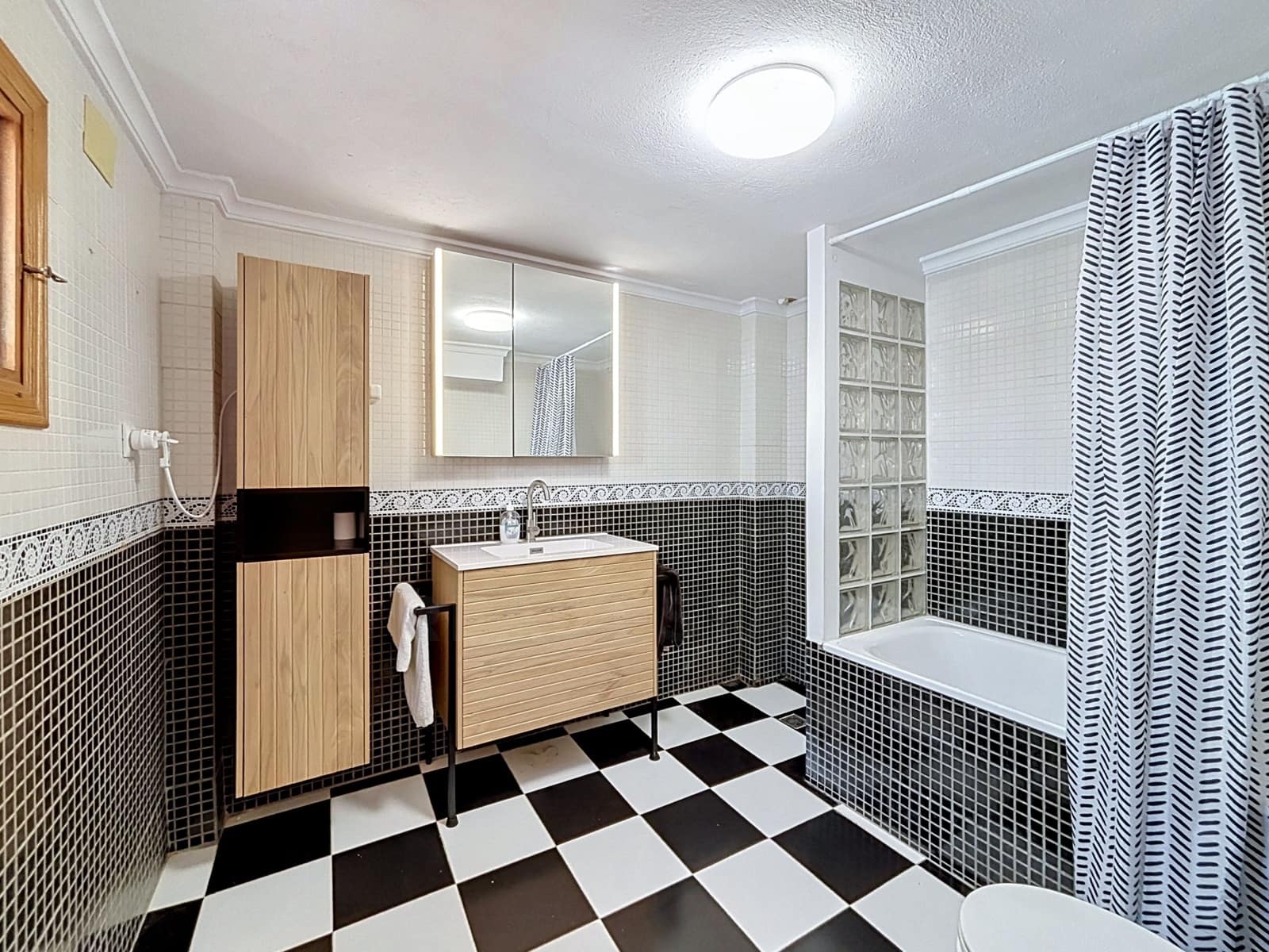4 soverom Hus til salgs i Valencia by med svømmebasseng - € 250 000 (Ref: 9987373)