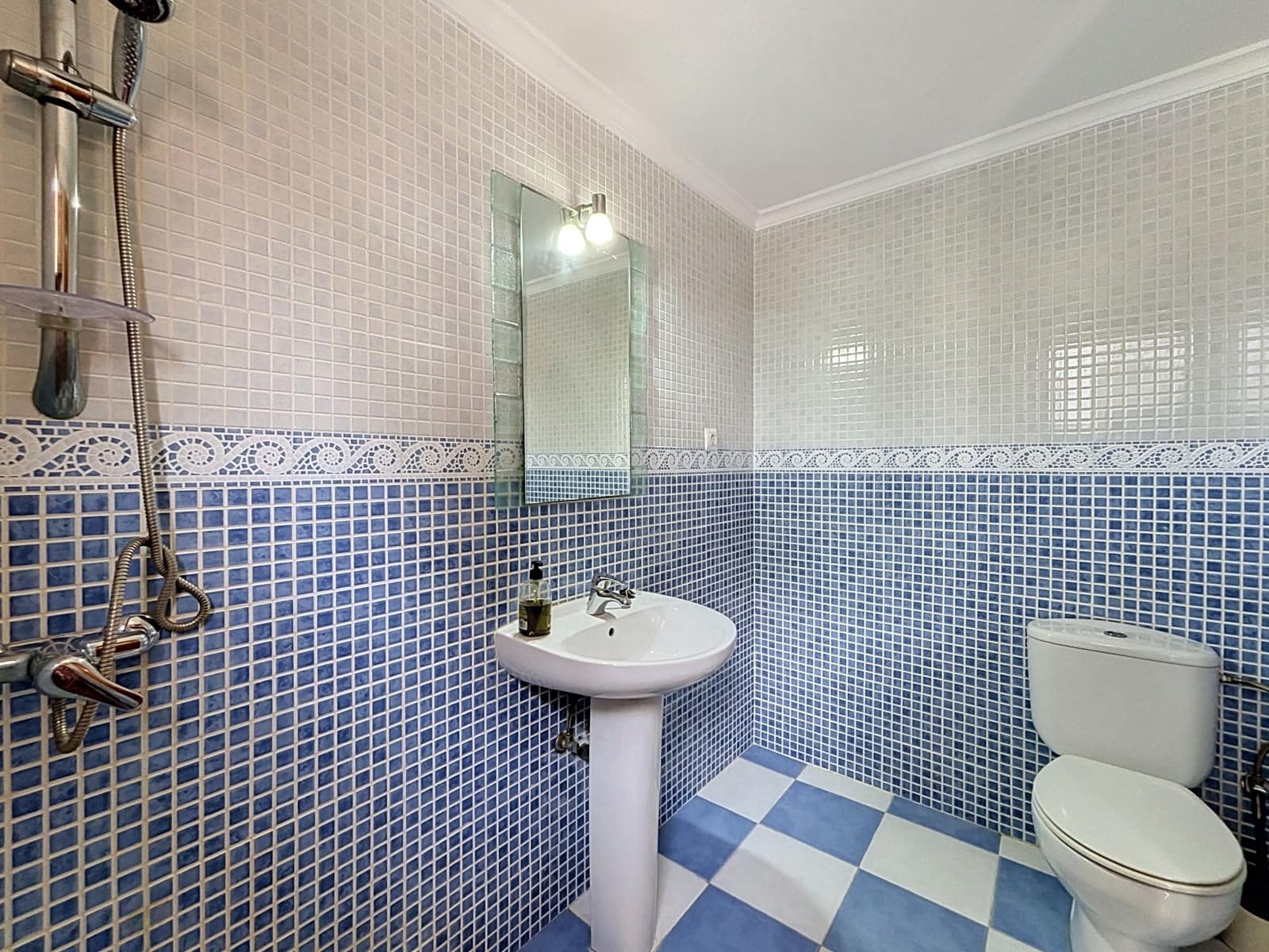 4 soverom Hus til salgs i Valencia by med svømmebasseng - € 250 000 (Ref: 9987373)