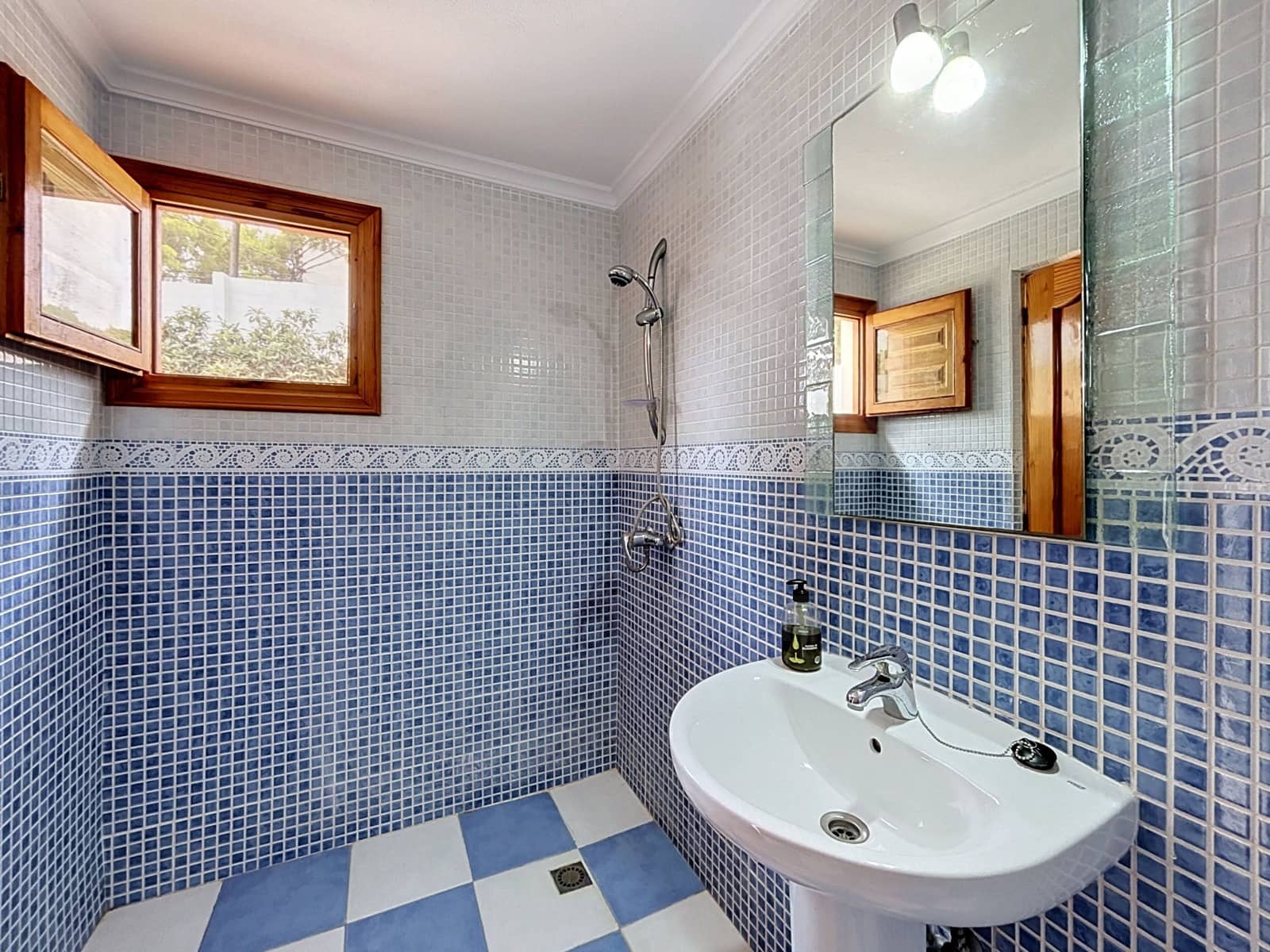 4 soverom Hus til salgs i Valencia by med svømmebasseng - € 250 000 (Ref: 9987373)